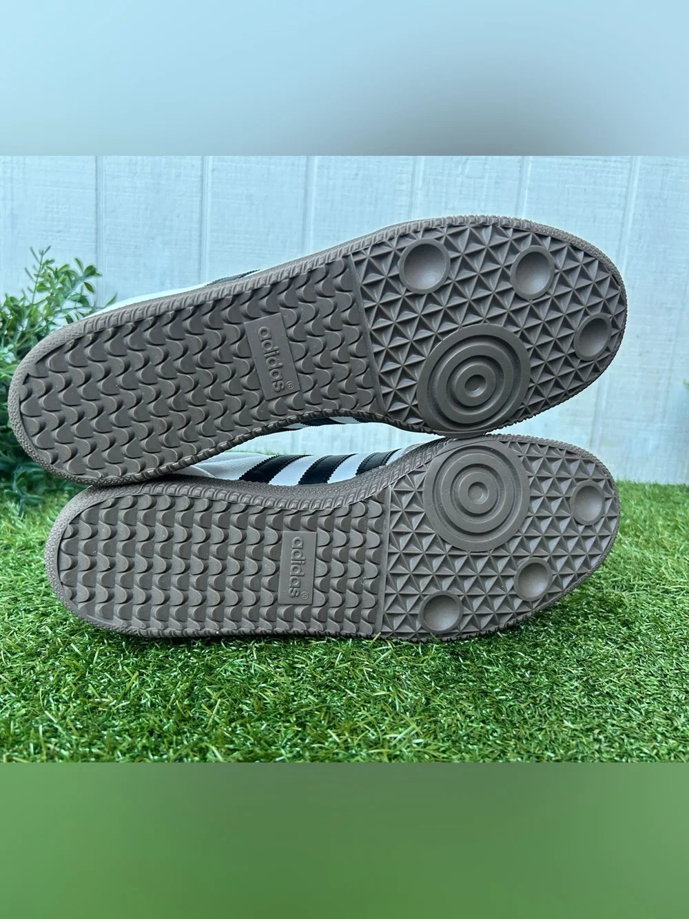 adidas  SAMBA OG SHOES $100 size men 10 gently used